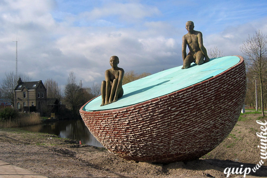 'Zonder Titel' (halve bolbewoners) 2004 van Herman Makkink 